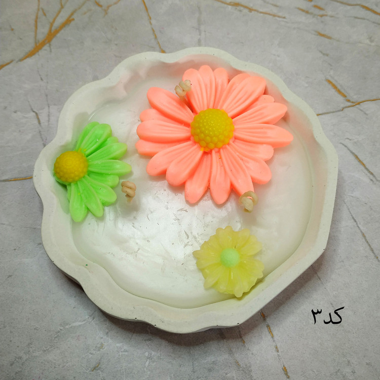 شمع تزئینی مدل بابونه و حوضچه سنگ مصنوعی گلبهی