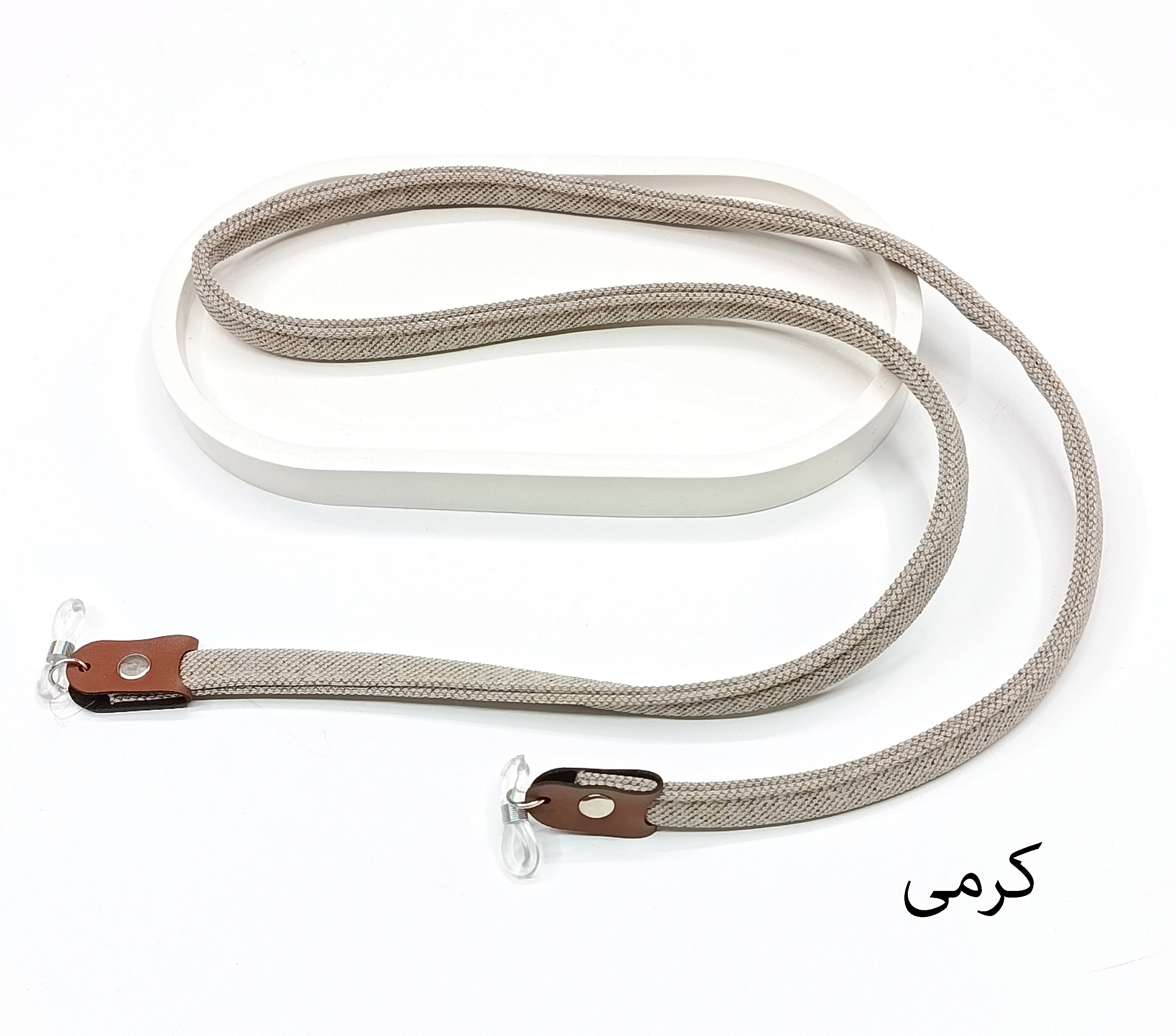 بند عینک سر چرمی با طراحی ساده و مینیمال