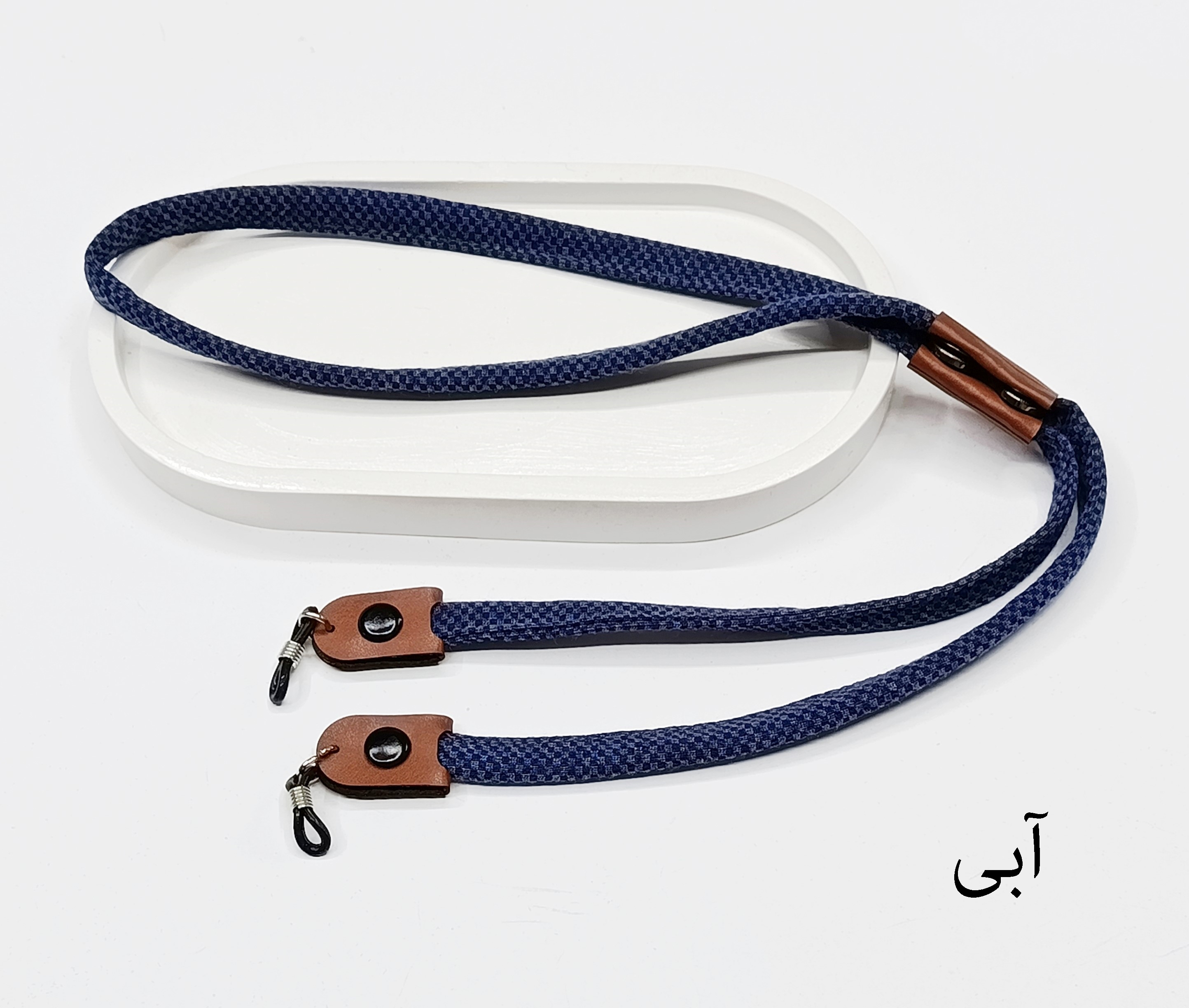 بند عینک سر چرمی با طراحی ساده و مینیمال