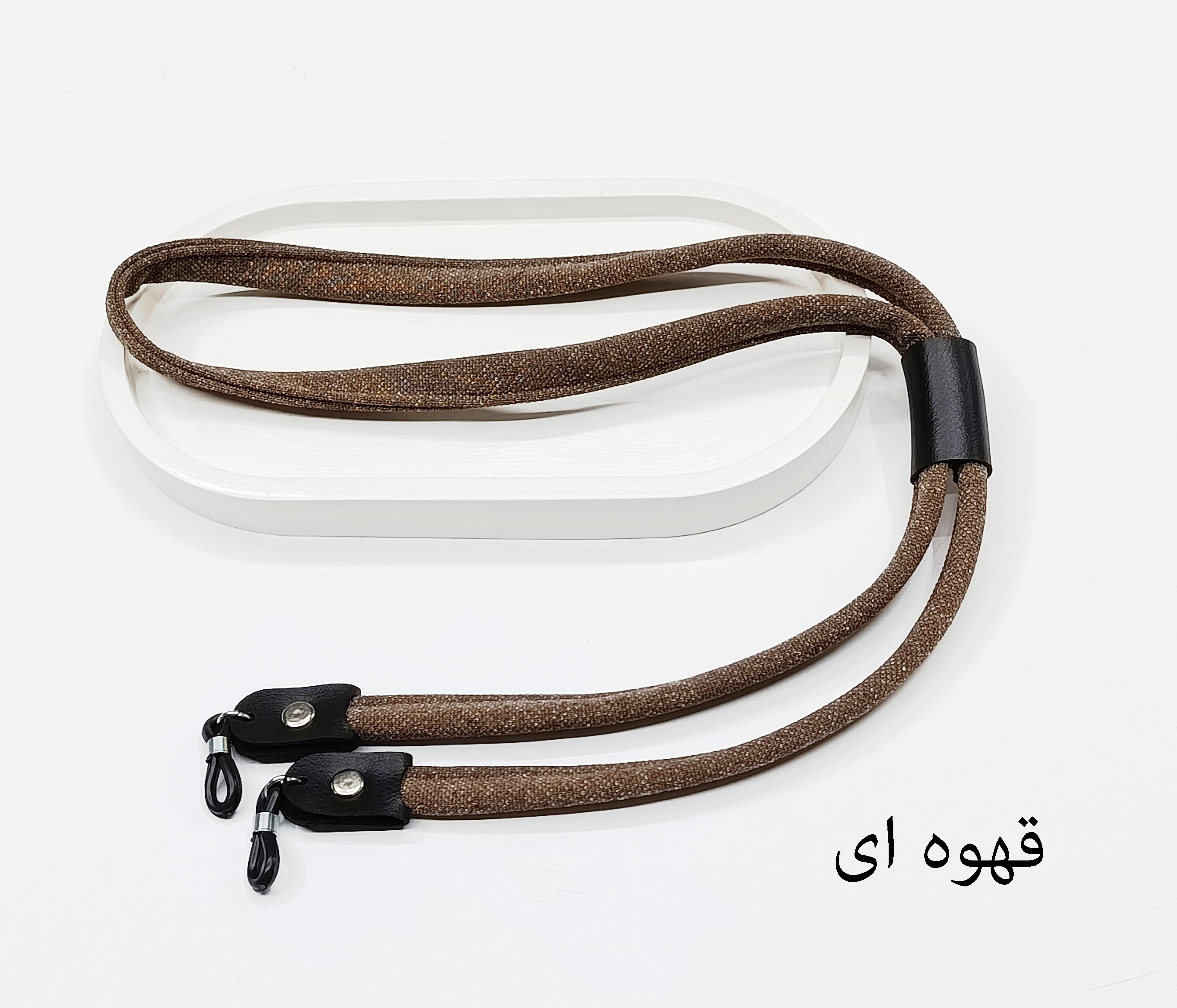 بند عینک سر چرمی با طراحی ساده و مینیمال