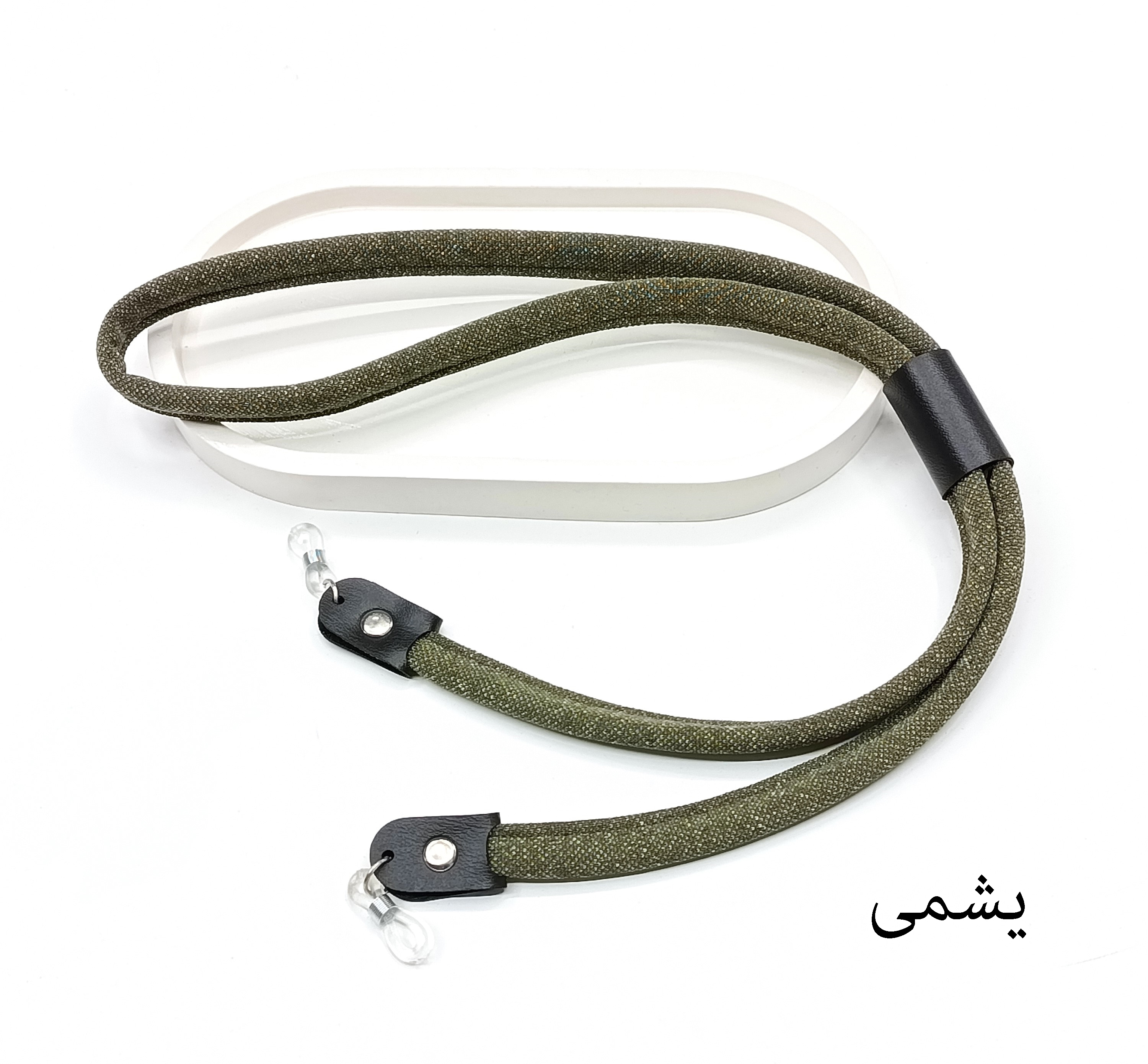 بند عینک سر چرمی با طراحی ساده و مینیمال
