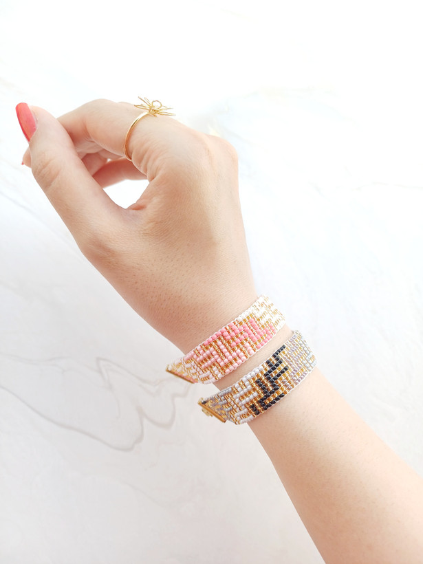 دستبند بافت FGB مدل 2115 گلبهی و مشکی از استیل و مونجوق