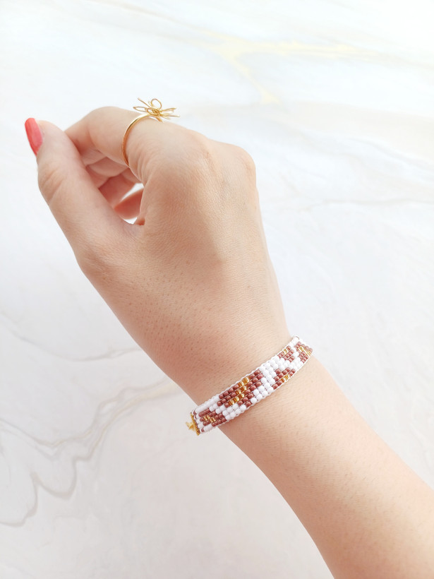 دستبند بافت FGB مدل 2117 با رنگ کرمقهوهای، طراحی زنانه و بافتشده